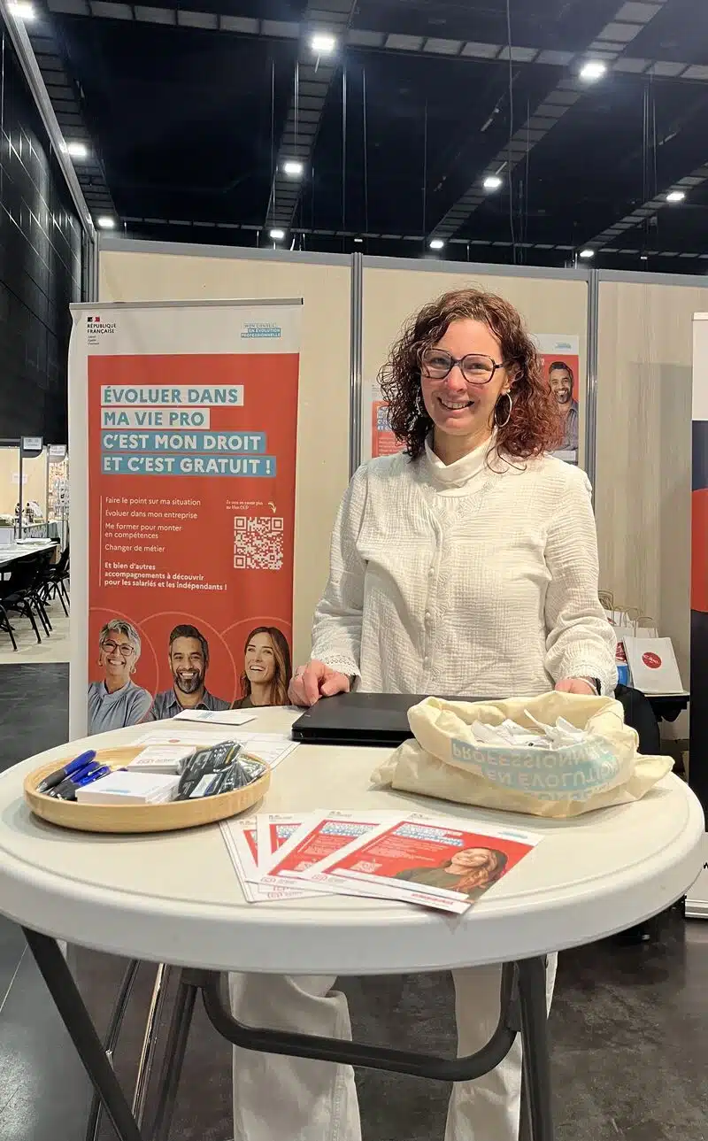 Employée du CIBC présente au salon origine Loire