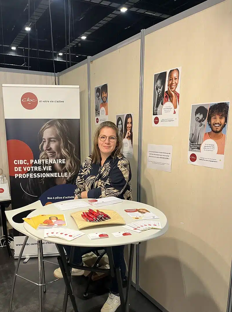 Employée du CIBC présente au salon origine Loire